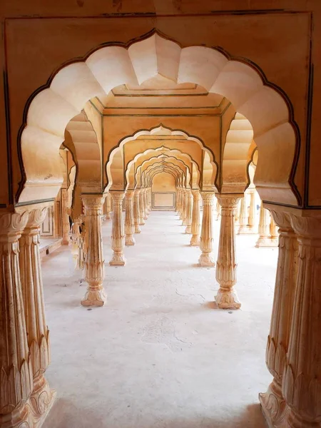 Amer Kalesi Jaipur, Rajasthan, Hindistan 'da yer almaktadır.