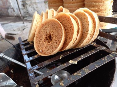 Rajasthani ünlü tatlı, ghevar, jaipur, rajasthan, Hindistan 