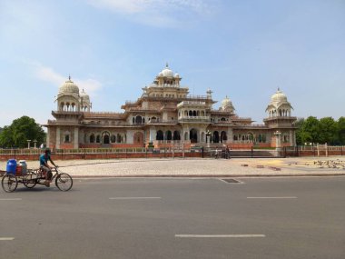 Albert Hall Müzesi Jaipur, Rajasthan, Hindistan 'da yer almaktadır. 
