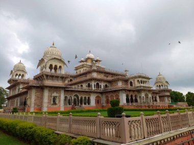 Alber Hall Müzesi Jaipur, Rajasthan, Hindistan 'da yer almaktadır.