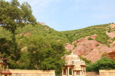 Gatore ki chhatriyan Jaipur, Rajasthan, Hindistan 'da yer almaktadır.