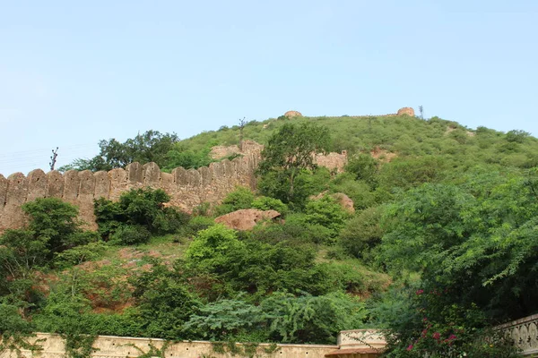 Gatore ki chhatriyan Jaipur, Rajasthan, Hindistan 'da yer almaktadır.