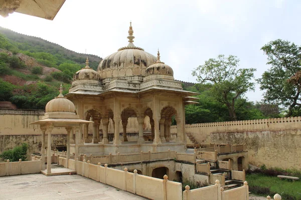 Gatore ki chhatriyan Jaipur, Rajasthan, Hindistan 'da yer almaktadır.