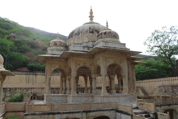Gatore ki chhatriyan Jaipur, Rajasthan, Hindistan 'da yer almaktadır.