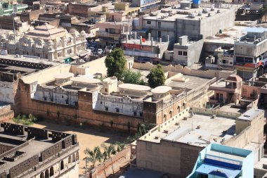 Lakmangarh Kalesi Lakmangarh, Sikar, shekhawati, Rajasthan, Hindistan 'da yer almaktadır.