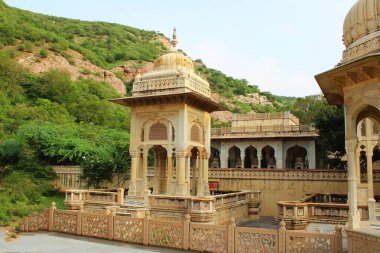 Gatore ki chhatriyan, Hindistan 'ın Jaipur şehrinde yer almaktadır. 