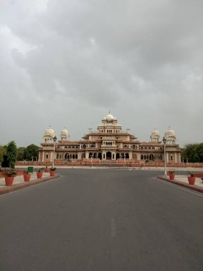 Albert Hall Jaipur, Rajasthan, Hindistan 'da yer almaktadır. 