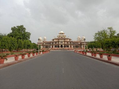 Albert Hall Jaipur, Rajasthan, Hindistan 'da yer almaktadır. 