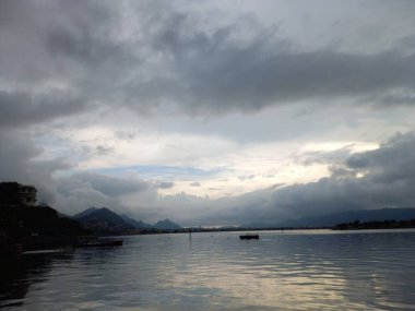 Ana sagar gölü Ajmer, Rajasthan, Hindistan 'da bulunur. 