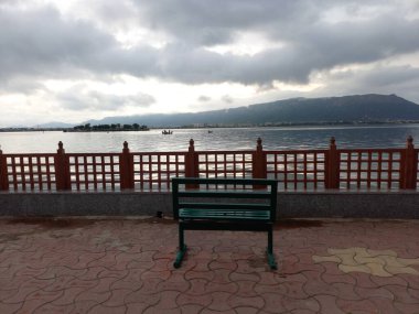 Ana sagar gölü Ajmer, Rajasthan, Hindistan 'da bulunur. 