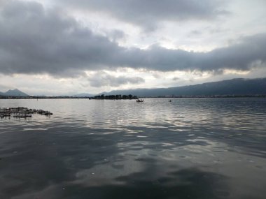 Ana sagar gölü Ajmer, Rajasthan, Hindistan 'da bulunur. 