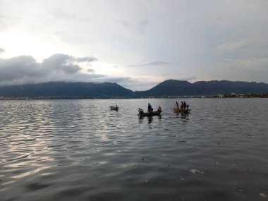 Ana sagar gölü Ajmer, Rajasthan, Hindistan 'da bulunur. 