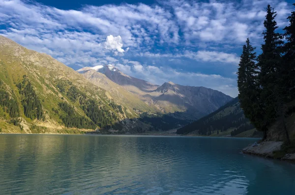 Lacul muntos — Fotografie, imagine de stoc