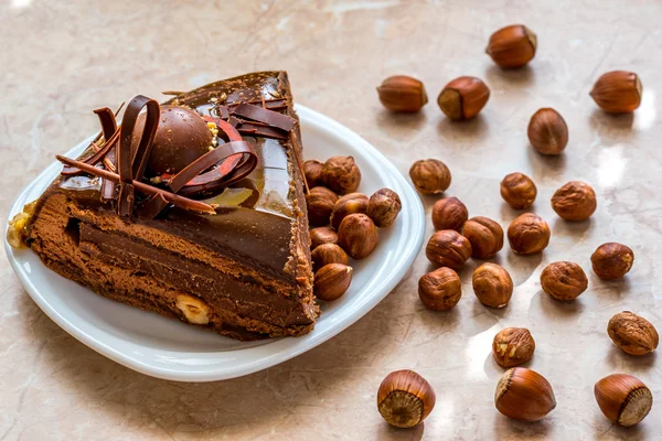 Шоколадний торт з горіхами — стокове фото
