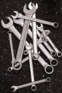 Yere koy somun anahtarları