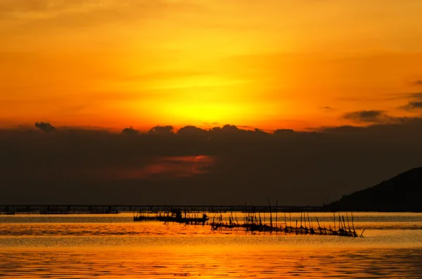 Niebo zachód słońca nad jeziorem songkhla — Zdjęcie stockowe