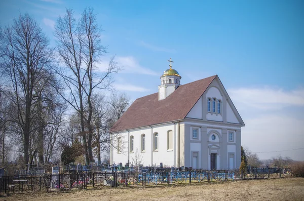 Semkov Stadt: orthodoxe Kirche der Geburt der seligen Jungfrau — Stockfoto