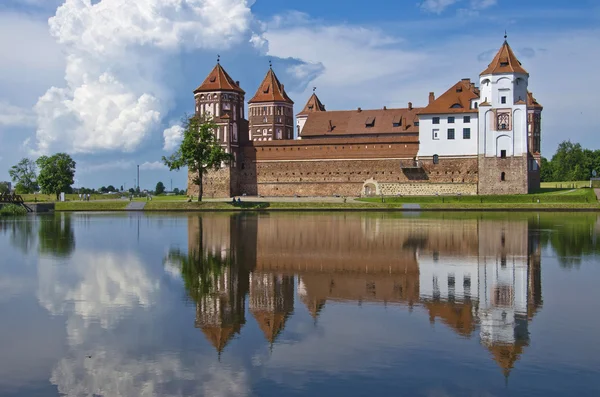 Europa, Bielorrusia, historia: Complejo Castillo de Mir Radzivillov . — Foto de Stock