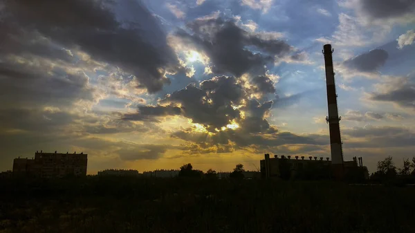 Zonnestralen Banen Zich Een Weg Door Wolken — Stockfoto