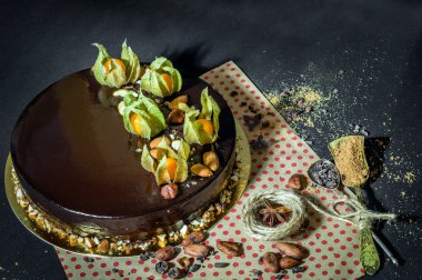 Doğum günü çikolatalı pasta