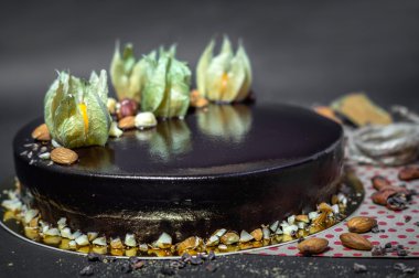 Doğum günü çikolatalı pasta