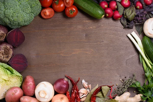 Vegetable ingredients on cooking board, organic food menu. Top view, copy space. — Stock Photo, Image