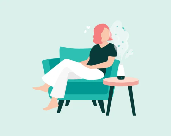 年轻女性在沙发上放松 同时享受香精油清香冲淡剂的芳香疗法 — 图库矢量图片