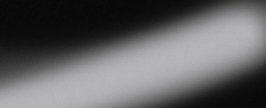 Pürüzsüz bulanıklık ve kopyalama alanı ile koyu siyah arkaplan üzerinde soyut beyaz ışık gradyanı