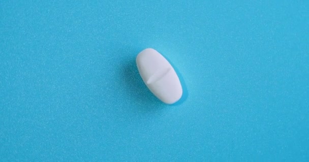 Close up of a lot of white pills. Medicine and pharmacy concept. — Vídeo de Stock