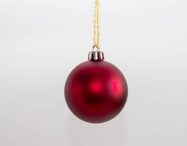 Noel süslemeleri beyaza izole edilmiş.