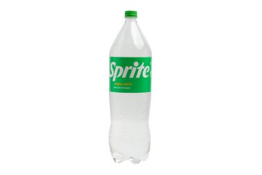 Almanya 6 Kasım 2025. Sprite Şişe. Yeşil etiketli ve kapaklı, beyaz arka planda izole edilmiş 2L Sprite şişesi. Doğal aromalı limonlu soda..