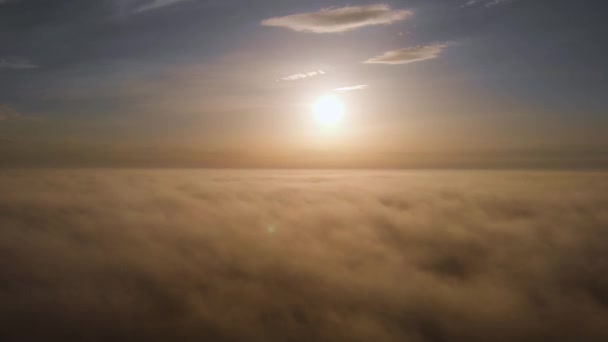 Πετώντας Πάνω Από Σύννεφα Όμορφη Ανατολή Ηλιοβασίλεμα Πάνω Από Σύννεφα — Αρχείο Βίντεο