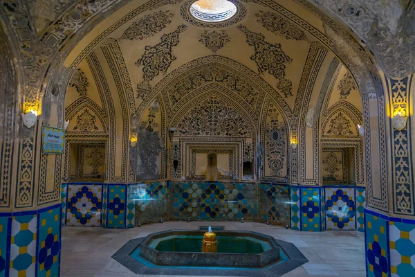 아미르 아흐마드 하우스 이것은 세기에 전통적 목욕탕이다 목욕탕 내부는 청록색 — 스톡 사진