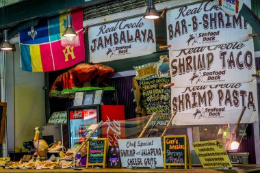 Fransız Pazarı, New Orleans: Fransız Pazarı 'nda çeşitli deniz ürünleri menüleri sunuluyor.
