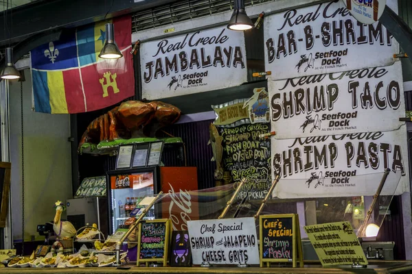 Fransız Pazarı, New Orleans: Fransız Pazarı 'nda çeşitli deniz ürünleri menüleri sunuluyor.