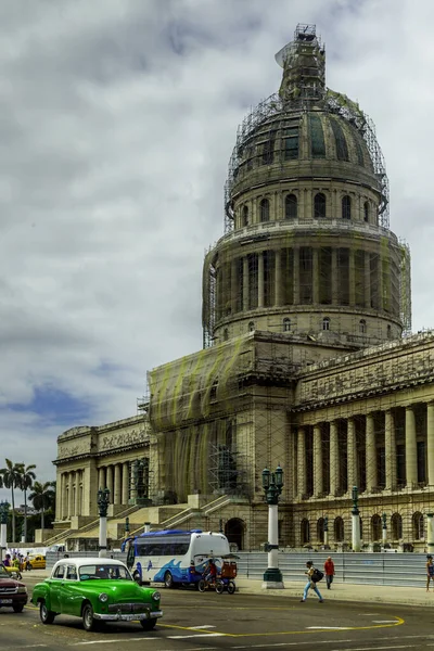 Ulusal Kongre Binası, El Capitolio, Havana Küba. Bina Küba Başkanı Gerardo Machado tarafından 1926-1929 yılları arasında Eugenio Rayneri Piedra yönetiminde inşa edildi..