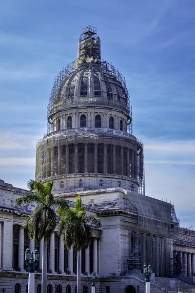 Ulusal Kongre Binası, El Capitolio, Havana Küba. Bina Küba Başkanı Gerardo Machado tarafından 1926-1929 yılları arasında Eugenio Rayneri Piedra yönetiminde inşa edildi..