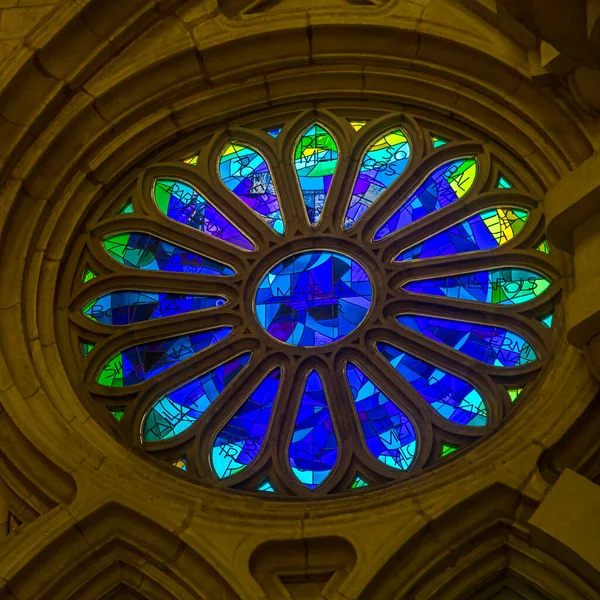 Barcelona Espanha Setembro 2016 Vitrais Coloridos Dentro Basílica — Fotografia de Stock