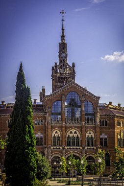 Sant Pau Recinte Modernista, Barselona, İspanya. Modernista Sant Pau Kompleksi 1905 ve 1930 yılları arasında hastalara bakmak için bir bahçe şehri olarak inşa edilmiştir. Bir asır boyunca devlet hastanesi olarak kullanıldıktan sonra yenilenmiş köşkü yeniden parlıyor..