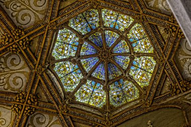Sant Pau Recinte Modernista, Barselona, İspanya. Modernista Sant Pau Kompleksi 1905 ve 1930 yılları arasında hastalara bakmak için bir bahçe şehri olarak inşa edilmiştir. Bir asır boyunca devlet hastanesi olarak kullanıldıktan sonra yenilenmiş köşkü yeniden parlıyor..