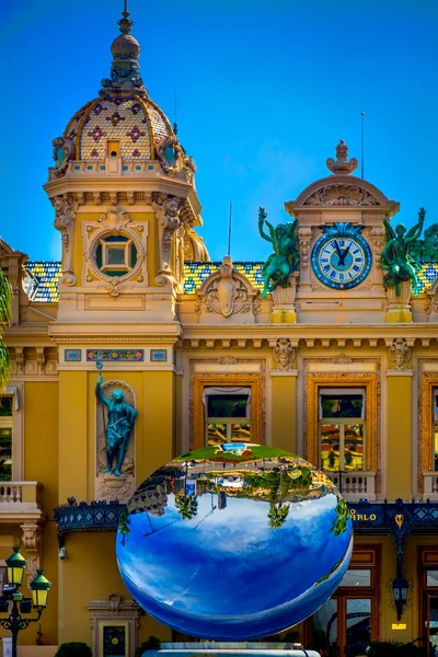 蒙特卡洛赌场 Monte Carlo Casino 是摩纳哥的一个赌场和娱乐场所 赌场归摩纳哥贝恩斯协会所有和经营 该协会是一家公营公司 摩纳哥政府和王室家族在其中拥有多数股权 — 图库照片