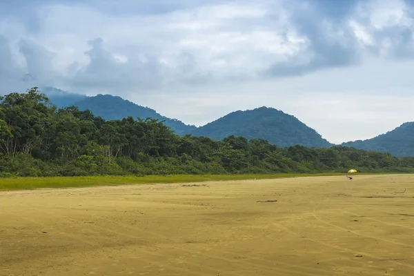 Пляж Ubatuba — стокове фото