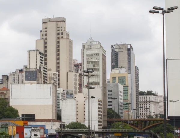 Skyline van gebouw verslechterd in centrum sao paulo — Stockfoto