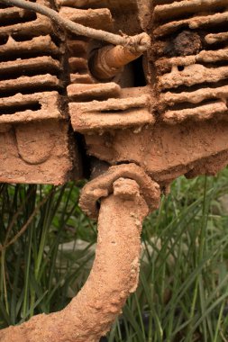 Asya'da hafif motosiklet üzerinde çamurlu motor cu çamurlu motor çamurlu soğutma yüzgeçleri ve egzoz borusu üst