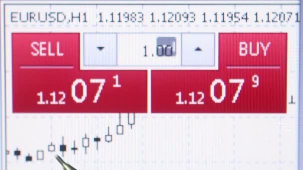 FINTECH - Vista macro da tela de venda de moeda; pontos de usuário ECU com lápis — Vídeo de Stock