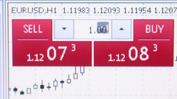 Tecnologia Financeira - CU Macro monitor 'Vender "e' Comprar 'com Camera dolly — Vídeo de Stock