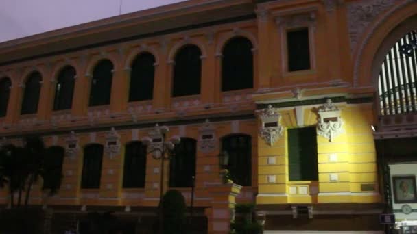 Ho Chi Minh City (Saygon), Vietnam - 11 Nisan 2016: Saigon Postanesinin Stabilize Geniş Çekimi — Stok video