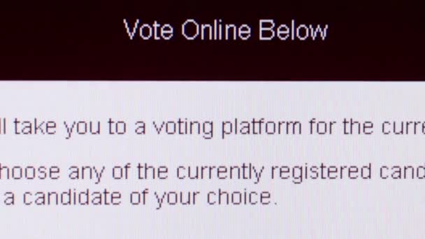 CALIFORNIA, JULY 2016: Macro CU dari online voting screen dengan 2016 banner — Stok Video