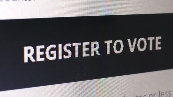 CALIFORNIA, LUGLIO 2016: Macro CU of black online banner 'Registrati per votare' - l'utente sposta il cursore e clicca — Video Stock