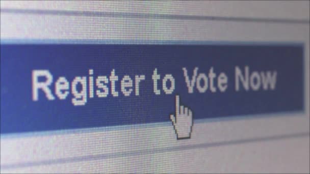 LOS ÁNGELES, CA - 15 de mayo de 2016: Macro CU del sitio web de votación en línea - clics de usuario 'Regístrate para votar' — Vídeos de Stock